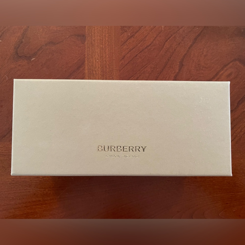 Burberry Sunglasses - Picture 4 of 7